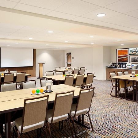 Courtyard By Marriott Portland Downtown/Waterfront Hotel Екстериор снимка